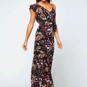 BEBE Splendid Garden One Shoulder Ruffle Floral Dress. Wedding guest perfect! S2